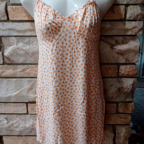 PacSun Dresses & Skirts - Cute Spring/Summer dress ditty flowers